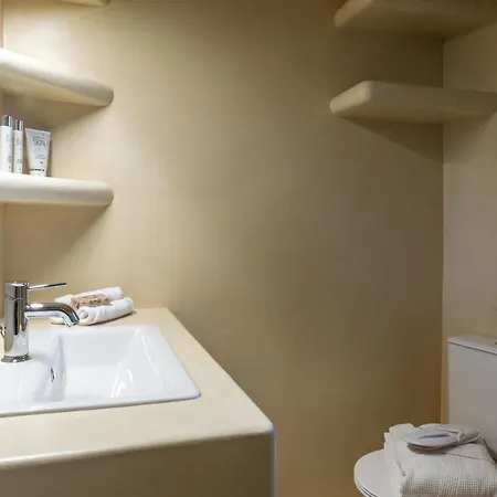 Mrs Kalis Apartment *